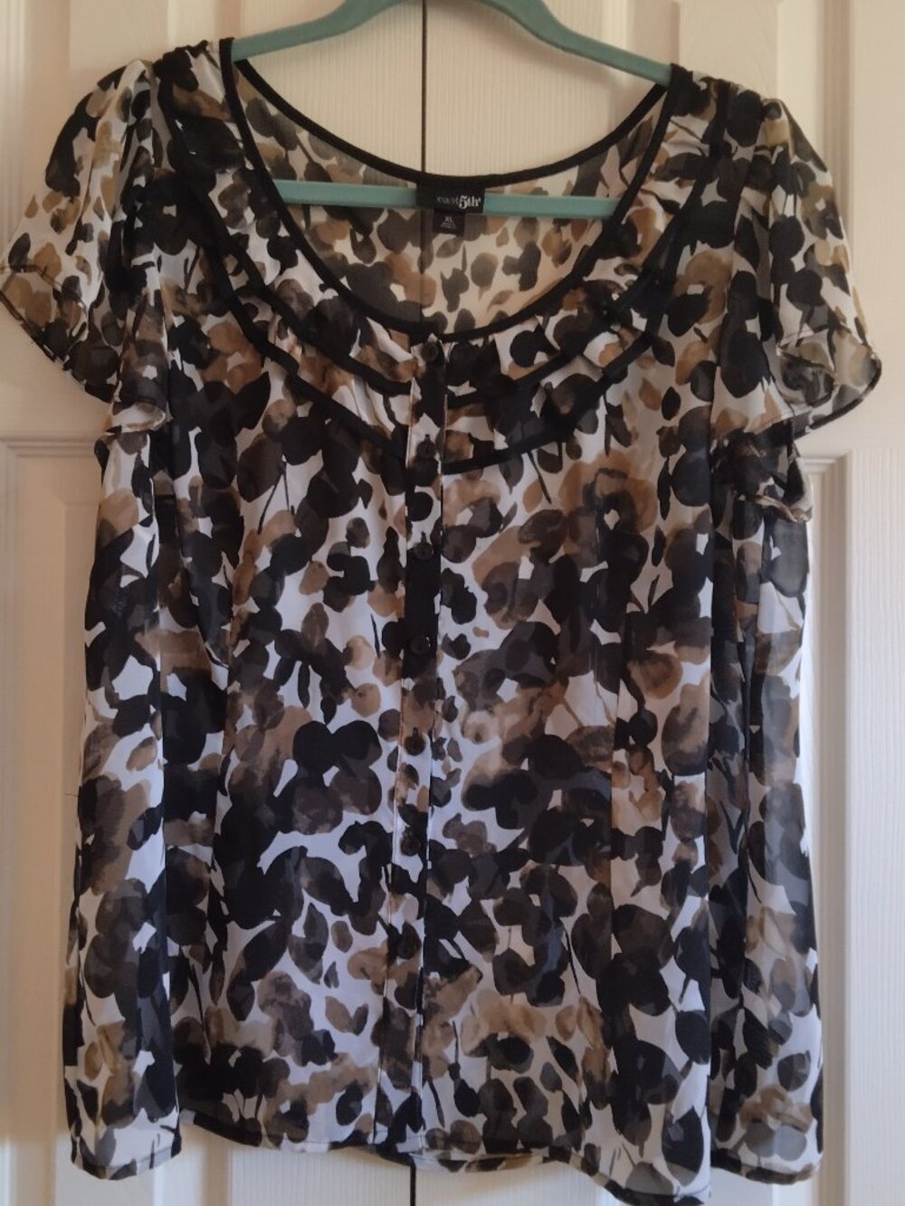 EAST 5th WOMENS SHEER BUTTON DOWN TOP SIZE XL